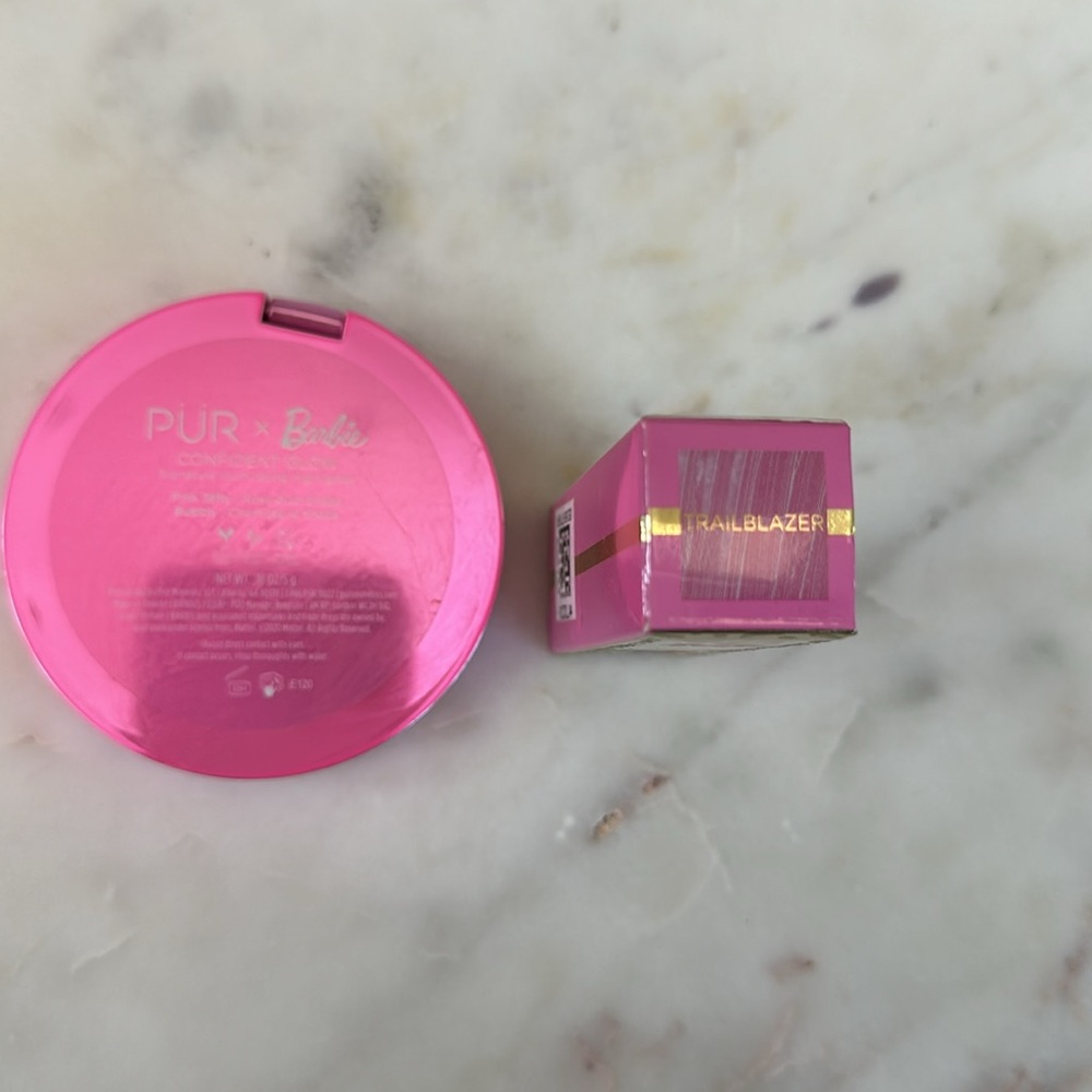 PÜR x Barbie Confident Glow highlighting powder and lipstick in Trailblazer - Picture 5 of 5